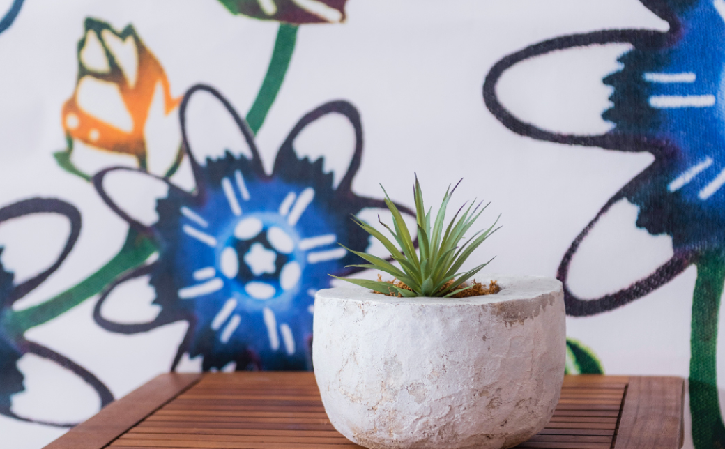 紅型壁紙 2m AERAS アエラス | 紅琉 BINRYU アラヤプランニング株式会社 | 沖縄 伝統工芸 びんがた 紅型 | 防炎 抗菌 壁紙 | テキスタイル インテリア モダン ナチュラル |