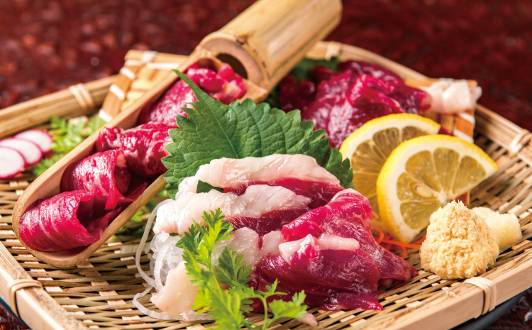 熊本の赤身馬刺し 200g 50g×4パック 特製馬刺し醤油 おろししょうが付き 馬刺 赤身 ばさし 馬肉 肉 郷土料理 名物 小分け 個包装 熊本県産 九州産 国産 冷凍 送料無料 熊本県 宇城市 