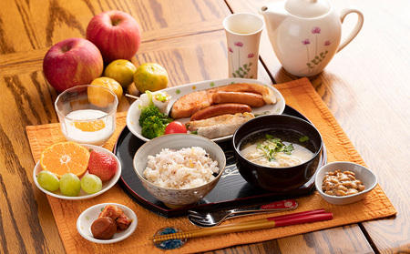 【羽地民泊 座喜味】宿泊券1泊（2名様）【朝食＆夕食付】 古民家 宿泊 チケット 宿泊券 観光地 ジャム作り 名護パイン園 民泊 アクティビティ 食事付き 朝食 夕食 体験 伝統 郷土料理 旅行 大自