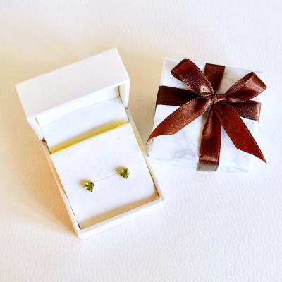 ふるさと納税 昭和町 K18  ペリドット ハートシェイプピアス 5mm 一粒石 保証書付 KO-0062 |  | 03