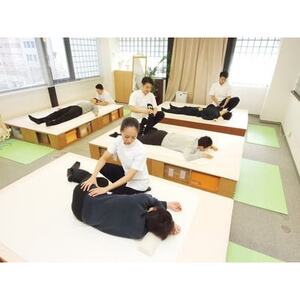 登録者7万人の人気YouTuber整体師「まみ先生」が院長を務める整体院の整体施術6回券【1631047】