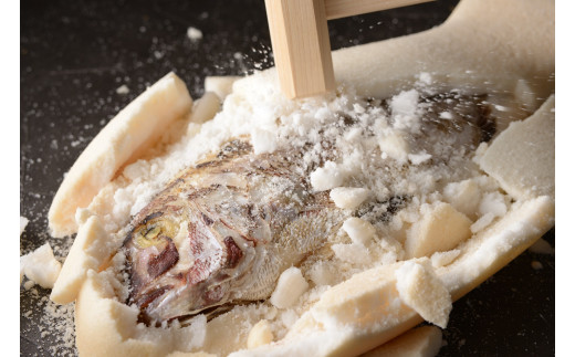 ゆら鯛 の 塩釜 ( 大サイズ ) 鯛 真鯛 しおがま 塩釜焼き お食い初め お祝い 百日祝い 敬老の日 喜寿 傘寿 米寿 卒寿 白寿 百寿 父の日 母の日 結婚式 正月 還暦祝い 古希 出産祝い 昇