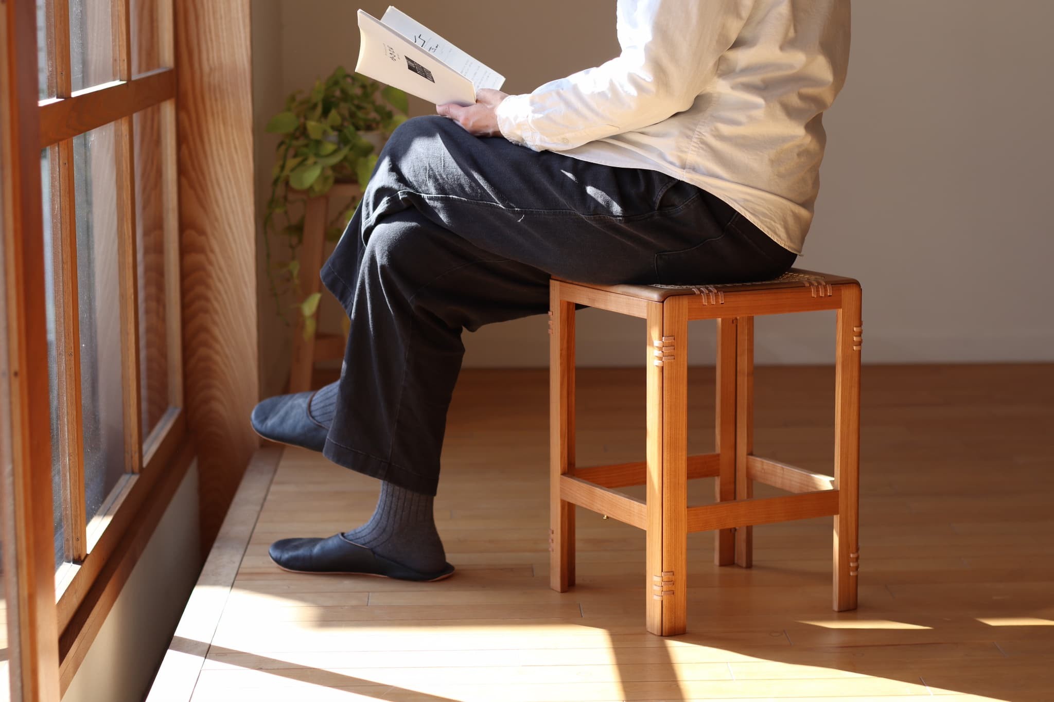 
            木製 折り畳み 椅子 「patol stool」  籐張り   ( 京都 宇治 家具 インテリア スツール イス 木 折りたたみ 和風 おしゃれ 人気 伝統 技法 受賞 )
          