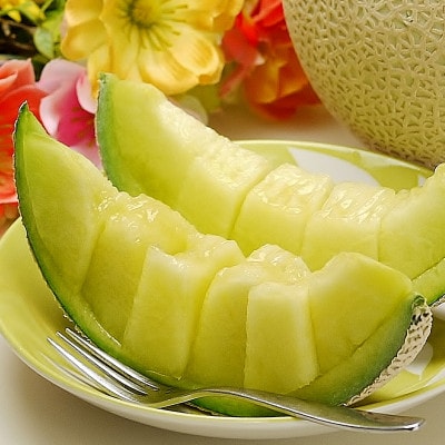 【通年出荷】クラウンメロン(白等級)中玉　2玉　化粧箱入【配送不可地域：離島・北海道・沖縄県】