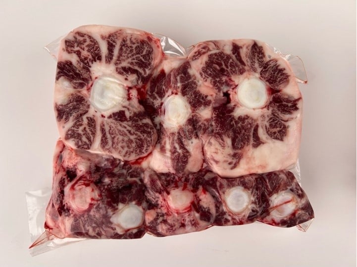 
            国産牛 テール 丸々1本　(約1～2kg)
          