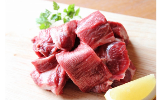 【3月お届け】【近江牛 角切り(煮込み用)800g】肉 牛肉 冷凍 煮込み ブランド牛 三大和牛 和牛 贈り物 ギフト プレゼント 滋賀県 竜王