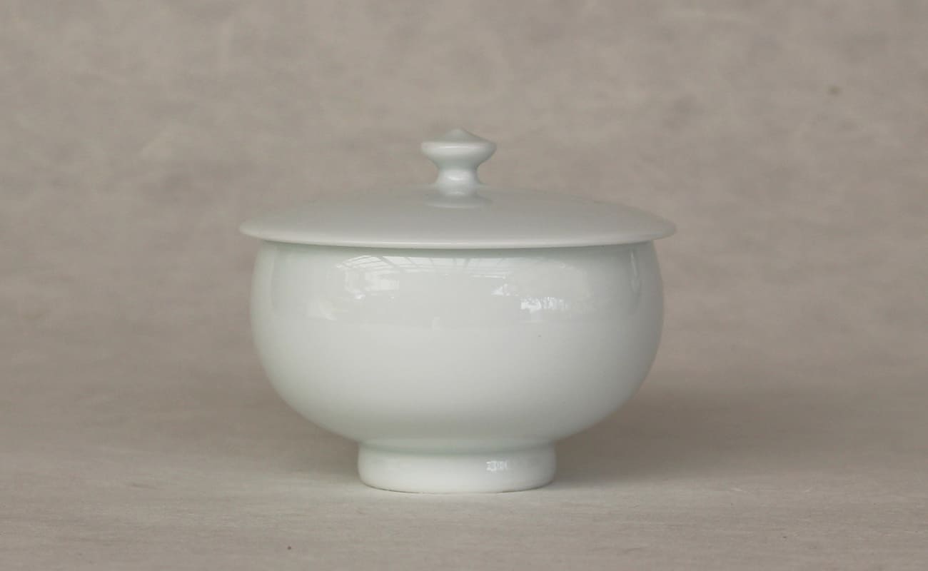 【ふるさと納税】現代の名工 矢鋪與左衛門作【白磁煎茶碗 蓋付き】有田焼 A60-40