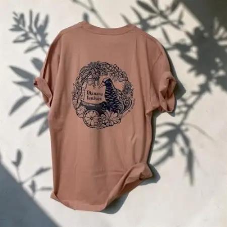 やんばるの自然を纏う オリジナルデザインTシャツ(ピンク/Lサイズ)【1732941】