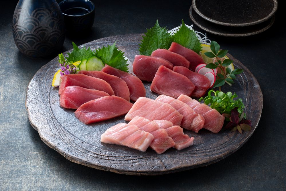 【ふるさと納税】 サンライズファーム 本まぐろ 赤身 中とろ 大とろ セット 刺身 海鮮 魚介類 グルメ 高級 国産 養殖 鮮魚 マグロ 鮪 寿司ネタ 贈答用 ギフト 贈り物 家族 食事 豪華 お取り寄せ 食品 産地直送 旬 新鮮 美味しい おいしい 宿毛市 高知市