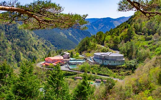 白滝の里ペア宿泊券（ペンションタイプ・2食付き） リノベーション 白滝小学校 山小屋 鉱山 チケット 大川黒牛 はちきん地鶏 ふるさと料理 高知県 大川村 F6R-118