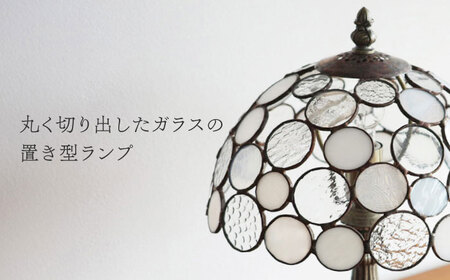Nijiiro Lamp のステンドグラスのテーブルランプ ニジイロボウル M ホワイト【1426503】