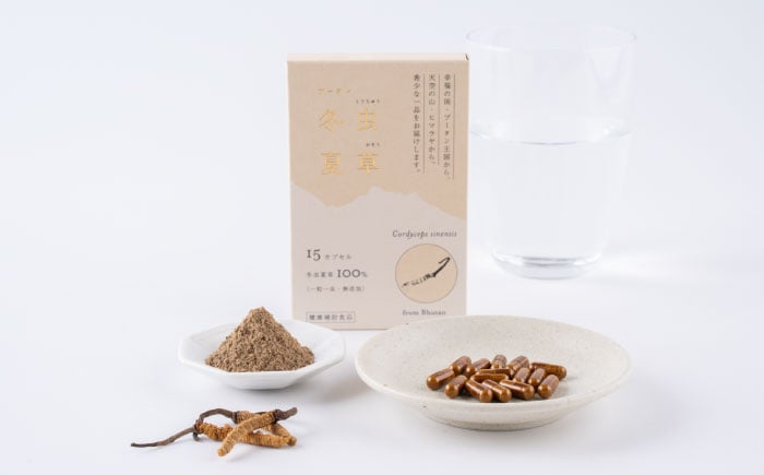 
            冬虫夏草 粉末 カプセル 1箱 15粒 オリジナルミニブック付き【株式会社 くろいし】 [AYAX002]
          