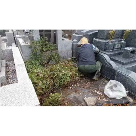年間4回　町営霊園墓地（1区画）墓石清掃及び区画除草作業