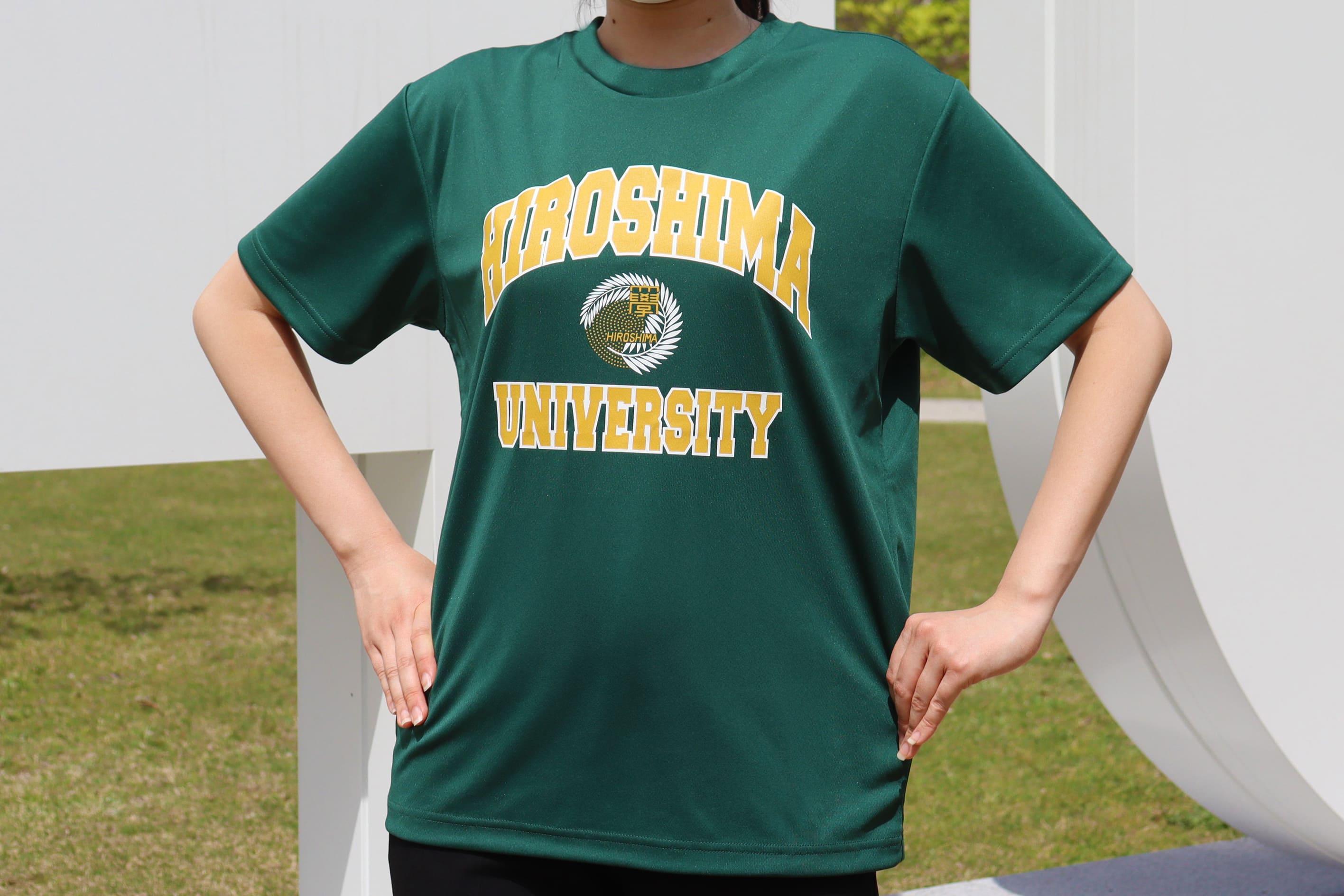 HU（広島大学）オリジナルグッズ　ドライＴシャツ　(M）