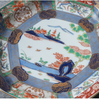 有田焼 【復刻古伊万里】 錦色絵六角口変り皿 21cm 【大慶】お正月の器 特別な日 お正月の器 ワンランク上の器 お正月の器 華やかな器  食器 器 お正月 ハレの日 お祝い お皿 華やかなお皿 煌