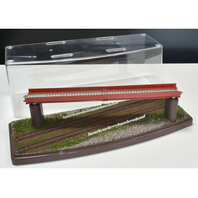 【ふるさと納税】Nゲージ用 鉄道模型ジオラマ展示台 33x12cm 立体交差の情景(ケース付き)【1592887】