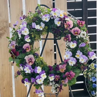 ふるさと納税 上郡町 季節のお花の寄せ植えリース35センチ |  | 01