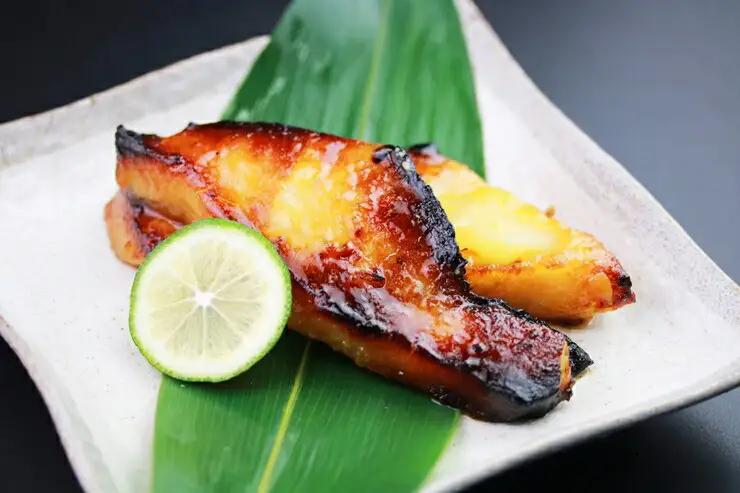 【寄附額見直しました！】【水産事業者を応援しよう！】高級魚を食卓に。小田原で穫れる人気の2種類 まさに”いいとこどり”したセットに。小田原海鮮漬　いいとこどりセット(西京漬・粕漬　2種各2枚入)【惣菜