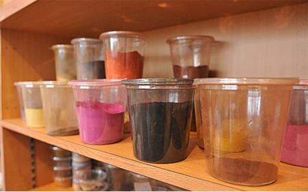 木製パレット2個とパレット用絵の具20個