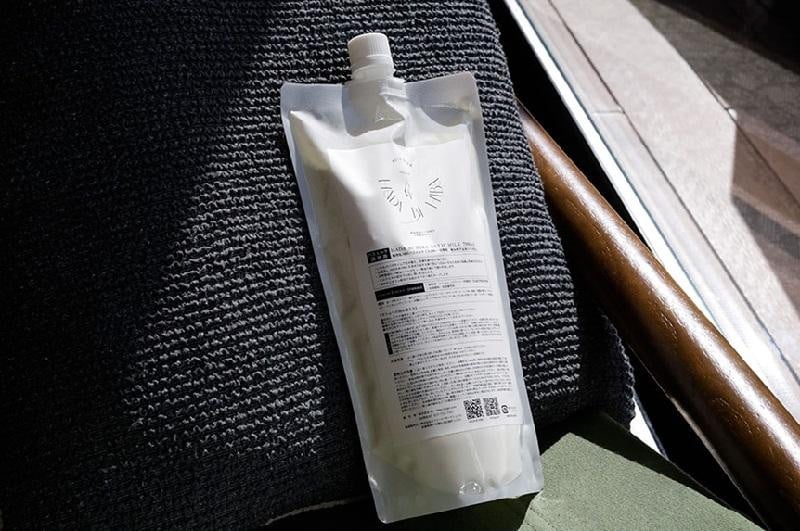 
            青森ヒバの入浴剤（詰め替え700ml）
          