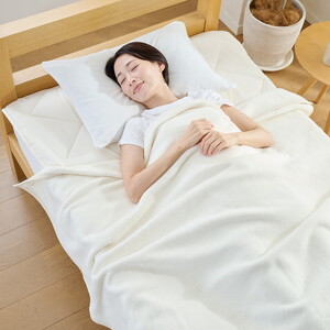 洗えるシルクコットン毛布 シングル｜寝具 毛布  布団 掛け布団 シングル 綿毛布 コットン毛布 シルク毛布 生成り 天然素材 洗える 洗濯可 無着色 オールシーズン 綿 絹 保温 吸湿 なめらか 泉