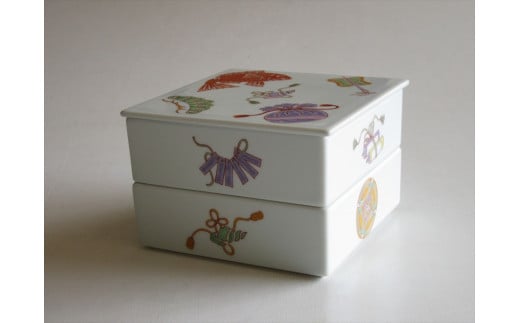 
            【ARITA PORCELAIN LAB】(アリタポーセリンラボ) 宝づくし 二段重 おめでたい絵柄 打ち出の小槌 幸せ お正月 おせち料理 ハレの日 ギフト おもてなし うつわ 有田焼 電子レンジ 7万円 70000円 A70-126
          