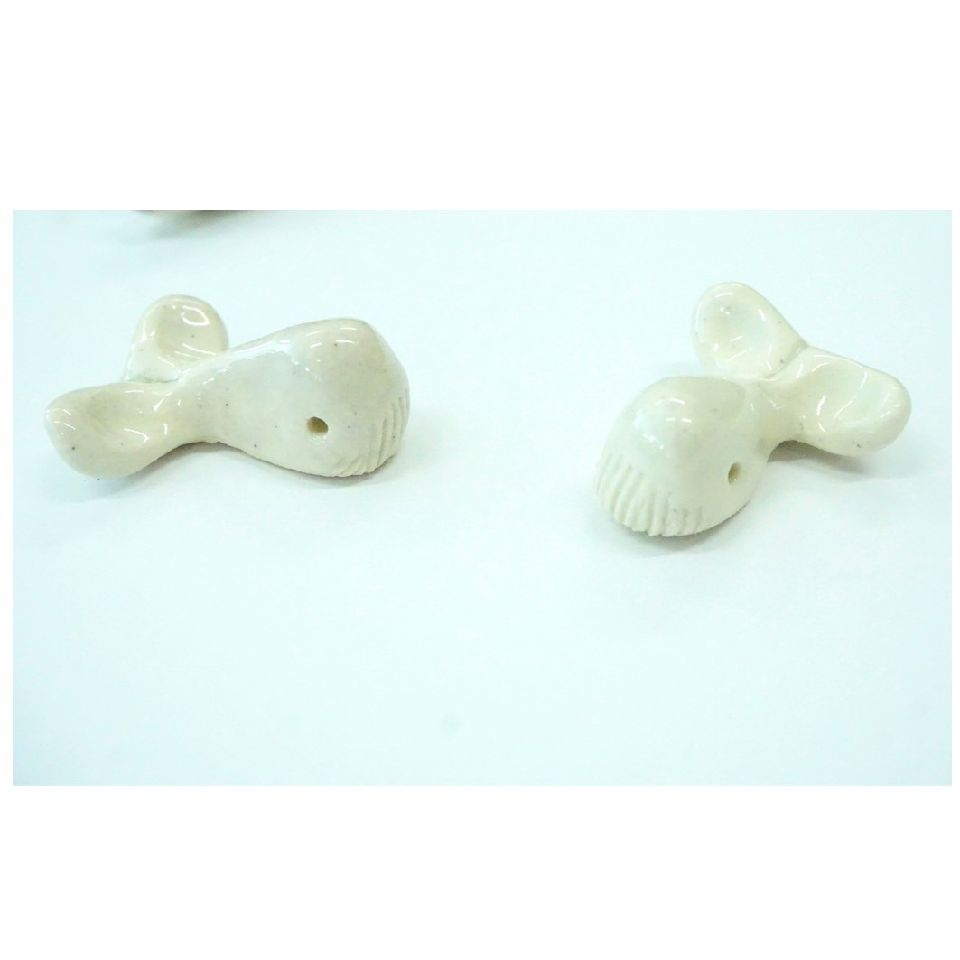 【ふるさと納税】 箸置き クジラ 2個セット はしおき くじら 箸置 白土 透明釉 日常屋 陶器 箸おき 和食器 食卓用品 食器小物 食卓インテリア かわいい箸置き 動物モチーフ くじら箸置き 手作り 高知県 黒潮町
