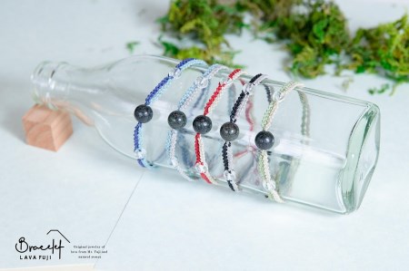 富士山溶岩ブレスレット（ワックスコード）【2色ミックス】【グリーン/ベージュ】～Lava Fuji Bracelet～ ジュエリー