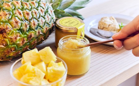 AOSHIMA BOOKS & PINEAPPLE GIFT BOX