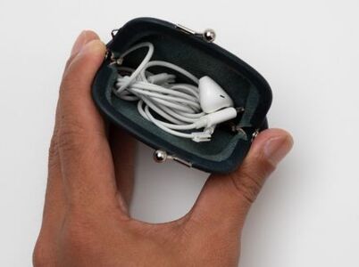 徳島で染め上げた革製品【泥染】がま口財布 S（小銭・小物入れ）