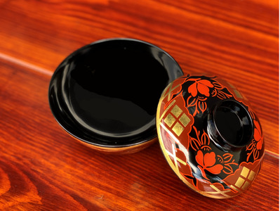 【伝統工芸品】【秀衡塗】煮物椀 秀衡椿紋 蓋付 2個入れ【ocy915-tsu-2A】