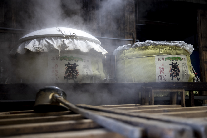 日本酒 本醸造 萬代 にごり酒 900ml 1本 [小林酒造本店 福岡県 宇美町 um40azo740013] 甘口 お酒 酒 福岡 15度 にごり 五合瓶 900 900mL 冷酒 地酒