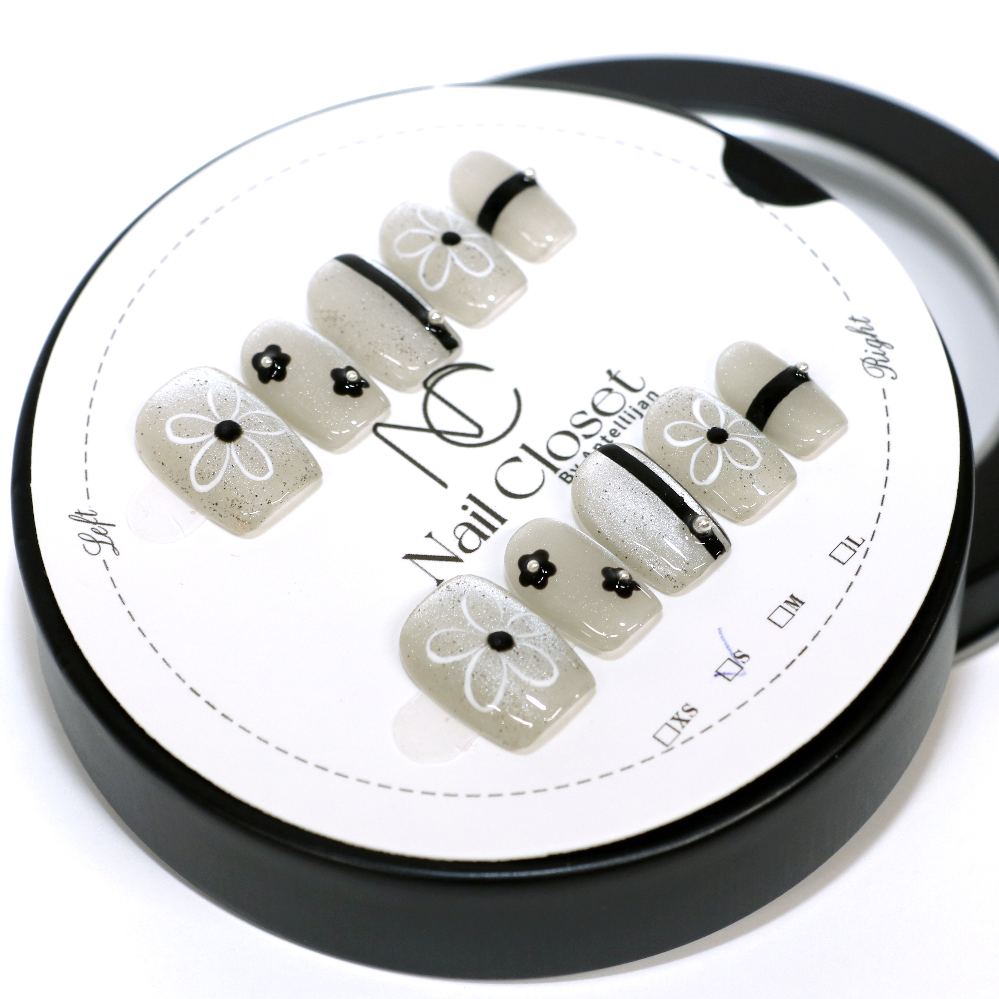 
            ネイルチップ　ミディアム【夜咲】XSサイズ　Antellijan大宮ネイルサロンのハンドメイド　M6-XS　【11100-2142】
          