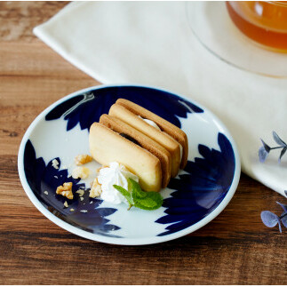 菊の馨 15cm丸プレート 有田焼 【伯父山】 器 うつわ 食器 皿 丸皿 ワンプレート マルチプレート パスタ皿 カレー皿 eg001
