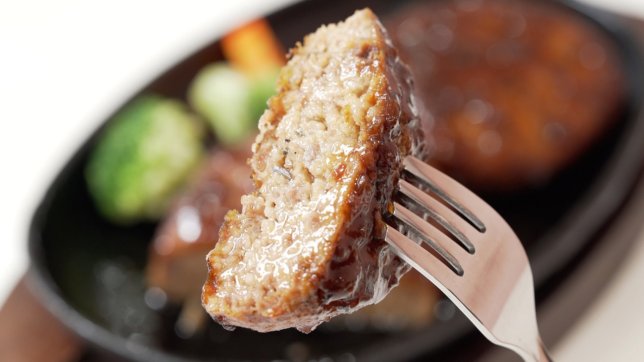 一口食べると口の中に「黒田庄和牛」の旨みが広がります。