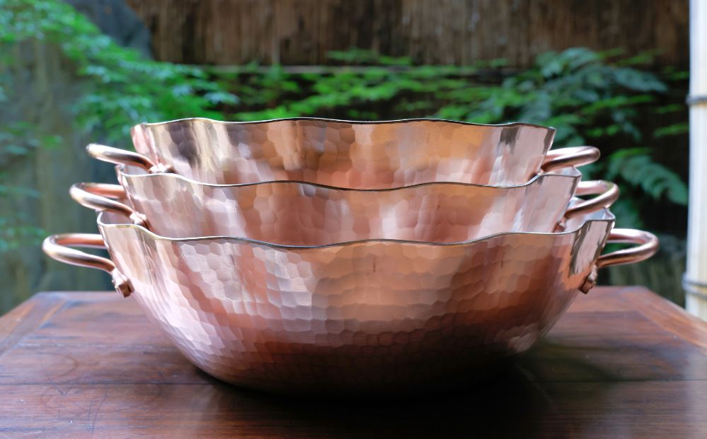 【八木庖丁店】手打ち銅製 菊鍋(27cm)〈ふるさと納税限定〉｜京都 キッチン用品 人気 鍋 [ 京都 キッチン用品 家庭用品 ブランド 人気 おすすめ 食器 調理器具 お取り寄せ 通販 送料無料 ふ