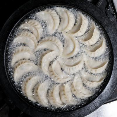 ふるさと納税 諫早市 餃子のかわしもの業務用手作り点心2種セット(焼餃子35g×45ヶ、焼売30g×35ヶ)