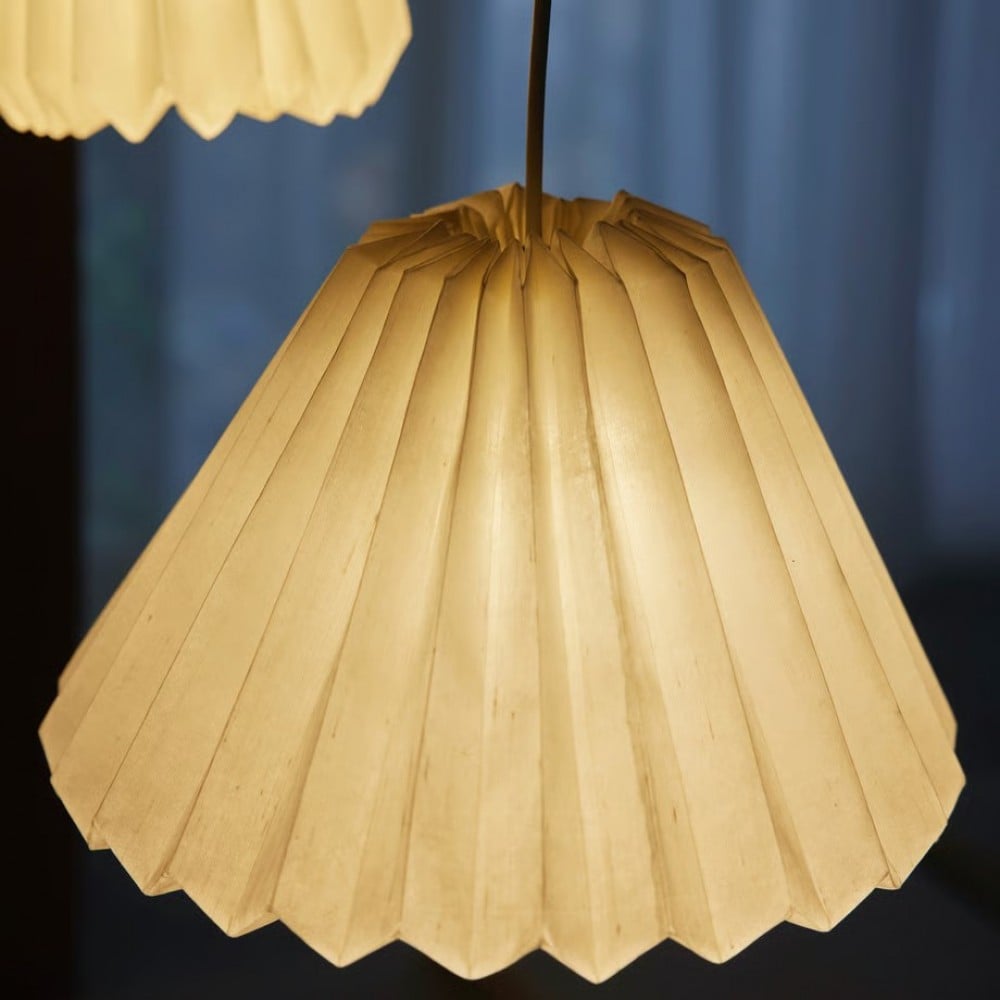 
            【南砺市】松井機業「城端しけ絹」しけ絹の照明　L size＜取付タイプ選択可＞
          