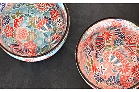 【美濃焼】酒器 ペアセット 京雅 (ピンク・ブルー)【佐橋製陶所】食器 ぐい呑み 小鉢 美濃焼 おちょこ 小鉢 盃 お猪口 ぐい呑み マルチボウル 和風 陶器 日本製 和柄 青 桃 赤 [MAF014