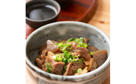 
                  博多和牛　牛すじ1kg　A5～A4ランク
                