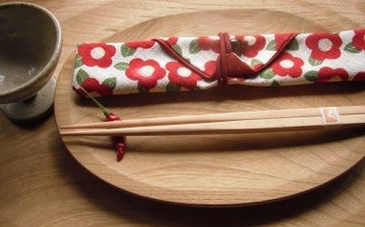 
            ゆめのかけ箸 セット 箸 はし 箸袋 はし袋 土佐 ヒノキ 檜 桧 手作業 自然 縁起物 記念品 引き出物 引出物 誕生日 記念日 お祝い プレゼント ギフト 贈り物 贈答用 手作り 手づくり てづくり マイ箸 高知 黒潮町 [1155]
          