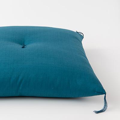 ふるさと納税 ふじみ野市 綿ふとん職人が手掛ける綿100%座布団【銘仙判】55cm×59cm【藍色】 |  | 01