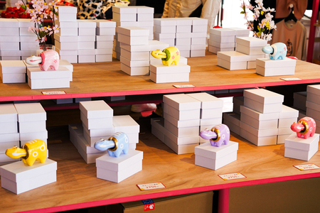 松竹梅べこ 赤｜赤ベコ アカベコ あかべこ 郷土玩具 会津 会津若松 お守り 魔除け 飾り物 ギフト 贈答 プレゼント 幸運 牛 [0850]