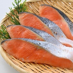 【正規品】厚切りプレミアム塩銀鮭切身 1kg(8～12切入)【配送不可地域：離島】【1697772】