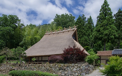 
京都・美山町 美十八　-Mitoya- 囲炉裏鍋付茅葺き古民家ステイ 宿泊ペアプラン[髙島屋選定品］290N400
