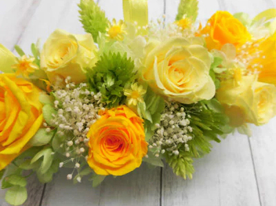 横長華やかアレンジ (イエロー)｜プリザーブドアレンジ｜ドライフラワー インテリア バラ 薔薇 カスミソウ かすみそう アジサイ あじさい 紫陽花 フラワーギフト 花 結婚式 パーティー ブライダル 