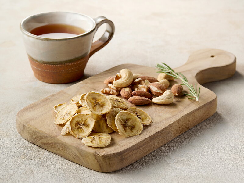 【ふるさと納税】ノンオイル 乾燥 バナナ 100g 油不使用 砂糖不使用 甘味 低カロリー 保存に便利 チャック付き ドライフルーツ ヨーグルト アイスクリーム トッピング 焼き菓子 おやつ 愛知県 小牧市 送料無料