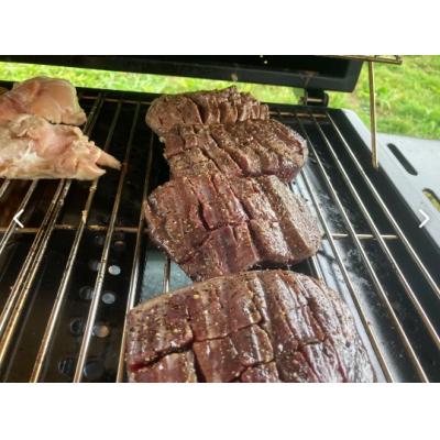 ふるさと納税 余市町 簡単焼くだけ!下味済みバーベキュー用鹿肉(内腿)200g×2_Y056-0001 |  | 01