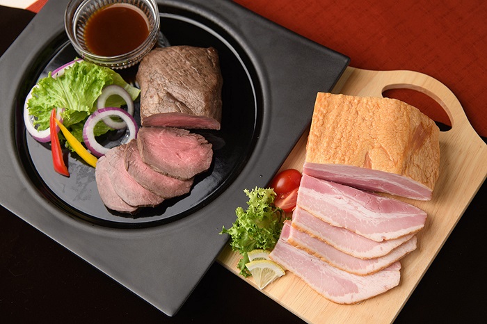 北海道　十勝ローストビーフ＆ベーコン８点