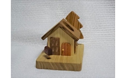 カードスタンド付ハウスのハンコ立て（ペン立て）　無着色 手作り 木製 置物 置き物 ハンコ 印鑑 いんかん ボールペン かわいい 可愛い オシャレ おしゃれ お洒落